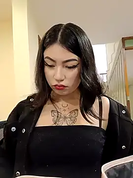 Emiily  Evans online show from April 20, 2026, 2:09 pm