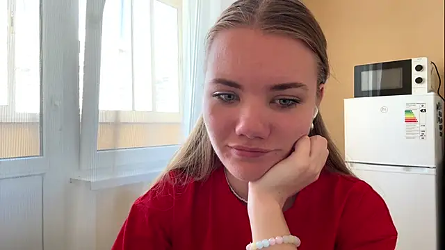 Snapshot of doana_bebriti chatting on June 4, 2026, 11:38 am doana bebriti online show from June 4, 2026, 11:38 am