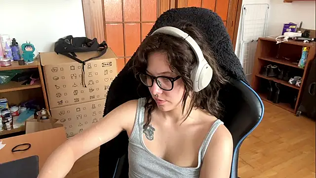 PillowPeachX online show from May 30, 2026, 1:30 pm