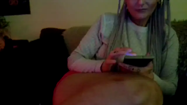 Snapshot of shyhornymommy chatting on May 3, 2026, 11:55 pm shyhornymommy online show from May 3, 2026, 11:55 pm