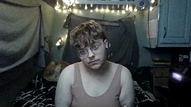 Snapshot of BashfulEmby chatting on April 16, 2026, 4:35 am BashfulEmby online show from April 16, 2026, 4:35 am