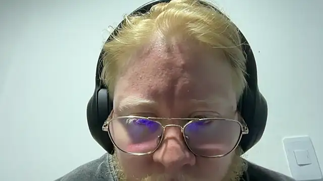 Snapshot of lucas_mike chatting on April 14, 2026, 5:13 am lucas mike online show from April 14, 2026, 5:13 am