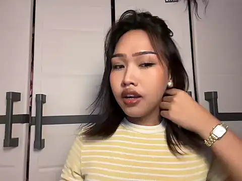 Snapshot of lady_clea chatting on April 16, 2026, 7:31 am lady clea online show from April 16, 2026, 7:31 am