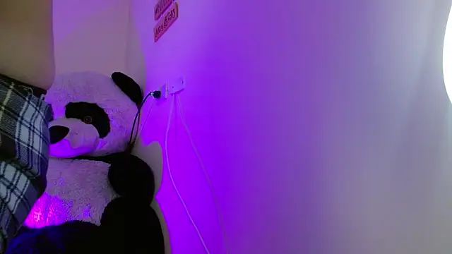 aprildumont online show from April 20, 2026, 2:42 pm