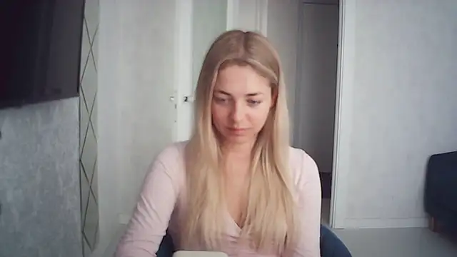 Snapshot of ElectricSky_ chatting on April 15, 2026, 5:25 am ElectricSky online show from April 15, 2026, 5:25 am