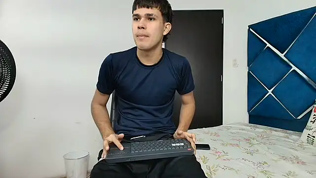 Snapshot of EdwinBoys chatting on June 12, 2026, 1:10 pm EdwinBoys online show from June 12, 2026, 1:10 pm
