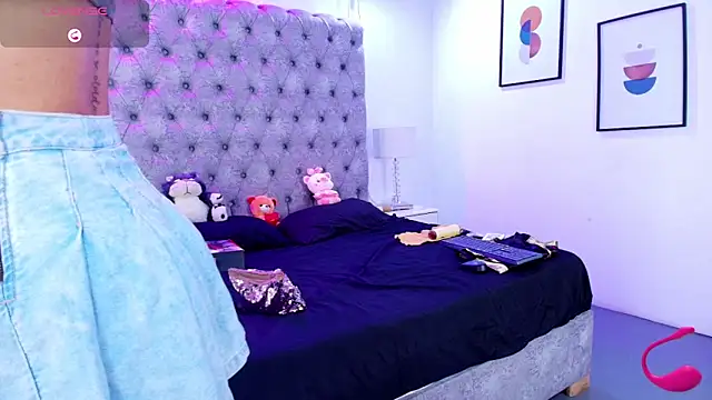 Zoe M00n online show from June 4, 2026, 7:42 pm