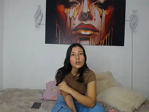 michellna online show from April 15, 2026, 7:43 pm