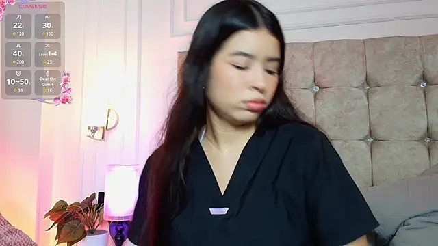Snapshot of SophieBuitrago chatting on May 14, 2026, 12:01 pm SophieBuitrago online show from May 14, 2026, 12:01 pm