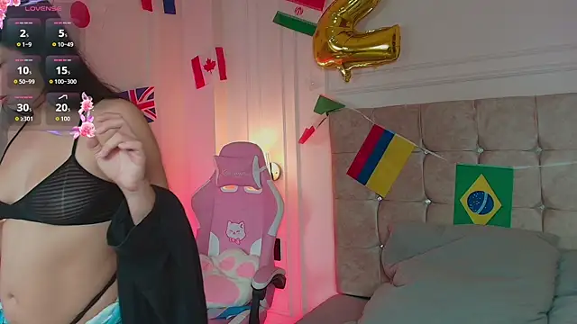 Snapshot of SophieBuitrago chatting on June 11, 2026, 12:03 pm SophieBuitrago online show from June 11, 2026, 12:03 pm