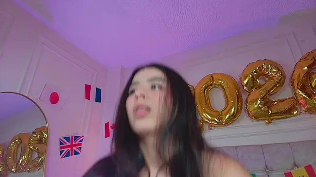 Snapshot of SophieBuitrago chatting on June 16, 2026, 7:05 pm SophieBuitrago online show from June 16, 2026, 7:05 pm