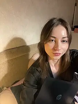 MillaLiie online show from May 10, 2026, 8:47 pm