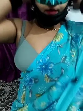 Snapshot of sweetylove01 chatting on May 27, 2026, 5:54 pm sweetylove01 online show from May 27, 2026, 5:54 pm