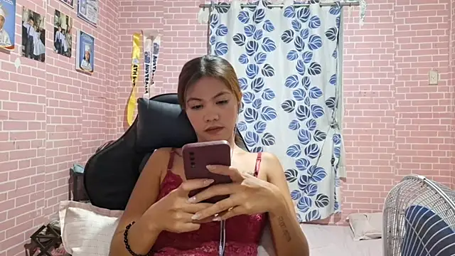 KennaParee online show from April 17, 2026, 2:20 pm