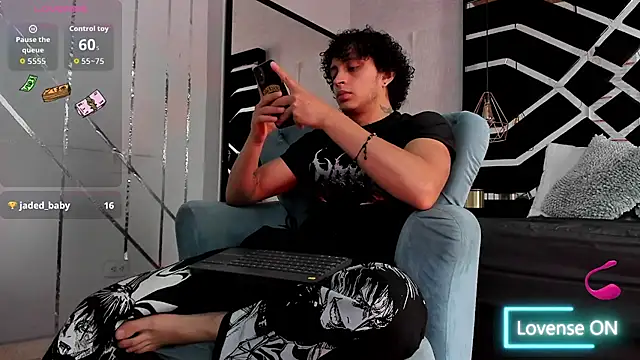 Snapshot of JayTaylorr chatting on July 8, 2026, 2:10 pm JayTaylorr online show from July 8, 2026, 2:10 pm