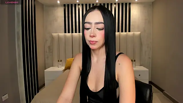 Snapshot of PaulineSanz chatting on June 16, 2026, 7:05 pm PaulineSanz online show from June 16, 2026, 7:05 pm