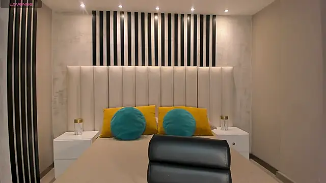 Snapshot of PaulineSanz chatting on June 17, 2026, 7:15 pm PaulineSanz online show from June 17, 2026, 7:15 pm