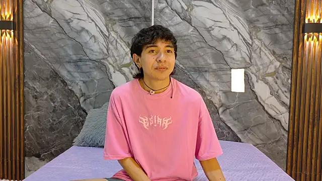 NoahWalker   online show from May 19, 2026, 11:05 am