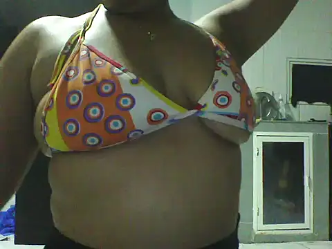 Snapshot of reinamas18 chatting on June 6, 2026, 3:33 am reinamas18 online show from June 6, 2026, 3:33 am