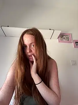 Snapshot of lilysmn chatting on May 6, 2026, 1:27 pm lilysmn online show from May 6, 2026, 1:27 pm