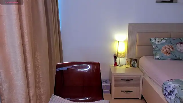 Snapshot of CandyElla_ chatting on July 2, 2026, 5:30 pm CandyElla online show from July 2, 2026, 5:30 pm