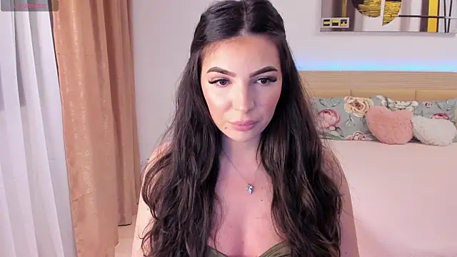 Snapshot of CandyElla_ chatting on August 4, 2026, 8:00 pm CandyElla online show from August 4, 2026, 8:00 pm
