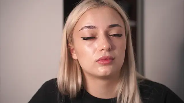 GeraldineFeary online show from April 17, 2026, 1:47 pm