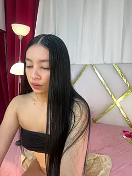 Lila-pinkky online show from April 27, 2026, 12:03 pm