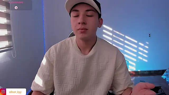 OLIVER K online show from May 19, 2026, 9:43 pm
