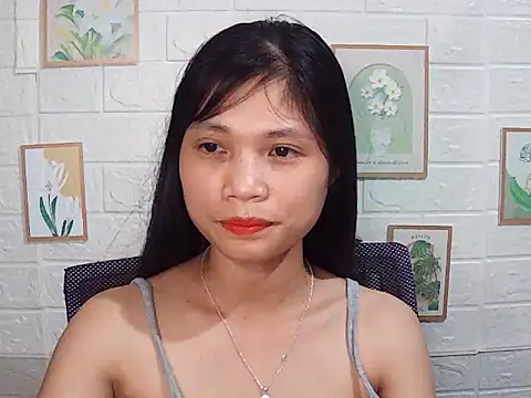 Snapshot of -Lucie-e chatting on May 15, 2026, 7:26 am -Lucie-e online show from May 15, 2026, 7:26 am