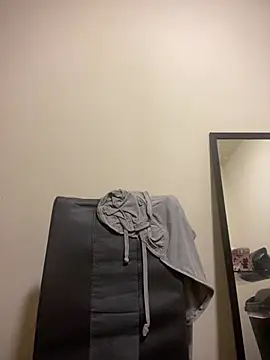 Snapshot of snowbunnycakesxo chatting on April 16, 2026, 5:08 am snowbunnycakesxo online show from April 16, 2026, 5:08 am