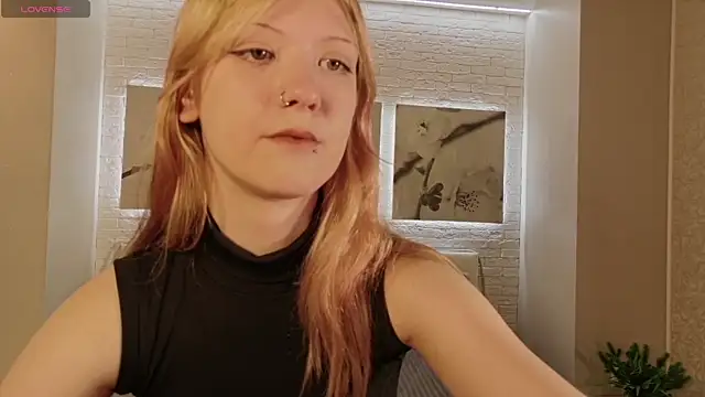 Lina Wi online show from April 16, 2026, 8:09 pm