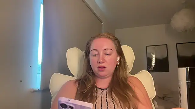 Snapshot of arielsweetieee chatting on May 22, 2026, 5:18 pm arielsweetieee online show from May 22, 2026, 5:18 pm