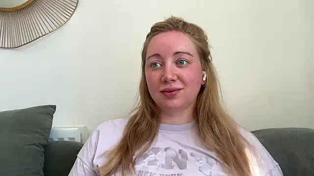 Snapshot of arielsweetieee chatting on June 18, 2026, 9:36 am arielsweetieee online show from June 18, 2026, 9:36 am