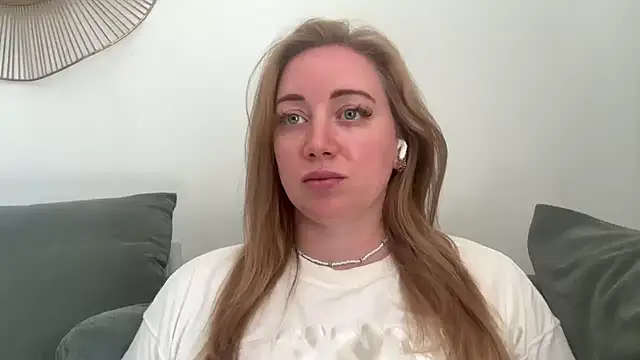 Snapshot of arielsweetieee chatting on July 3, 2026, 9:05 am arielsweetieee online show from July 3, 2026, 9:05 am