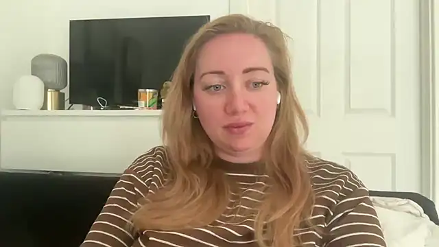 Snapshot of arielsweetieee chatting on July 11, 2026, 9:01 am arielsweetieee online show from July 11, 2026, 9:01 am