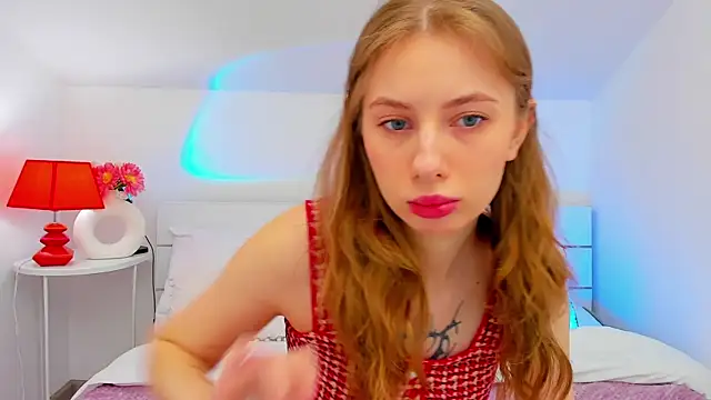EricaLow online show from May 29, 2026, 5:27 am