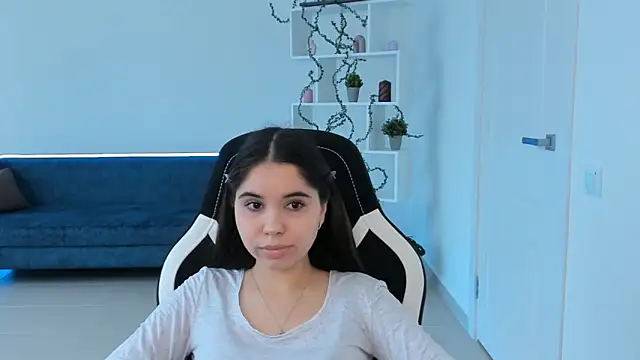 PilarRusko online show from April 18, 2026, 9:13 am