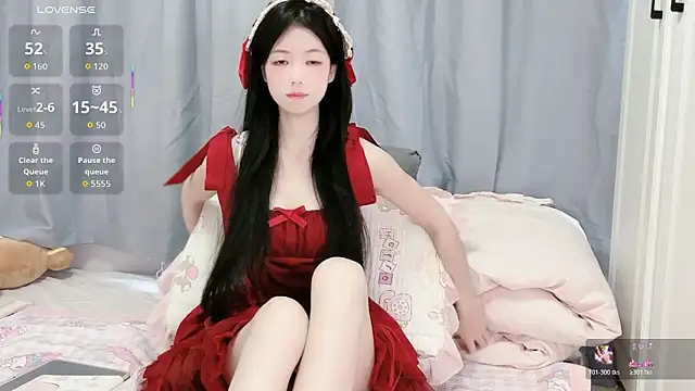 XiaoMei-iiiiii online show from April 27, 2026, 6:33 am