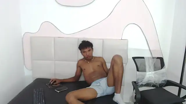 Chris Hott online show from April 19, 2026, 2:22 am