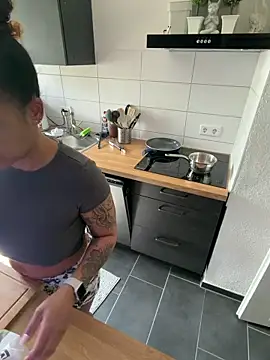 SweetPetiteNoir online show from April 19, 2026, 9:08 am