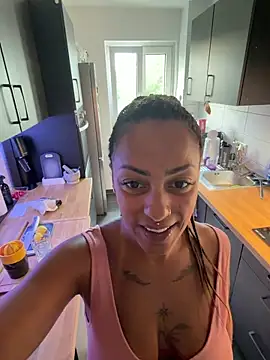 SweetPetiteNoir online show from June 30, 2026, 4:57 am