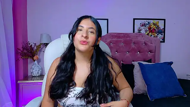 Snapshot of Maggiee_1 chatting on April 22, 2026, 7:26 pm Maggiee 1 online show from April 22, 2026, 7:26 pm