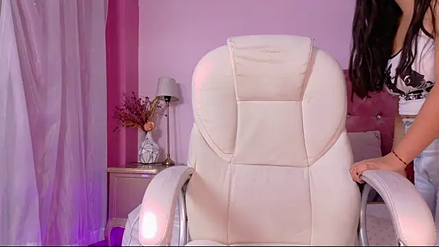 Snapshot of Maggiee_1 chatting on April 29, 2026, 7:20 pm Maggiee 1 online show from April 29, 2026, 7:20 pm