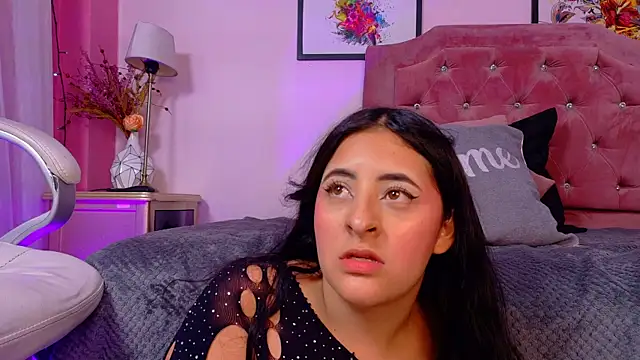 Snapshot of Maggiee_1 chatting on May 13, 2026, 7:22 pm Maggiee 1 online show from May 13, 2026, 7:22 pm