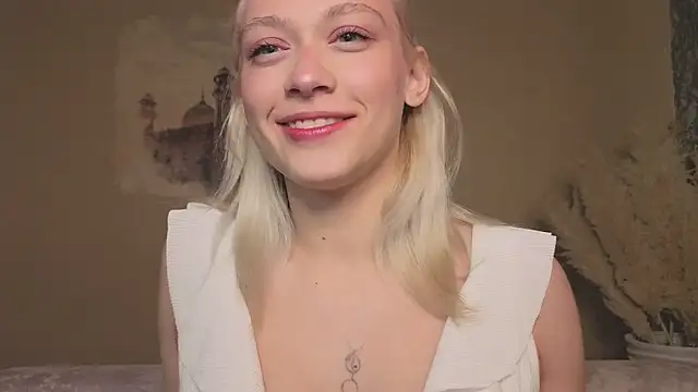 Snapshot of KaraLiin chatting on May 20, 2026, 4:24 pm KaraLiin online show from May 20, 2026, 4:24 pm