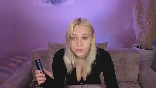 Snapshot of KaraLiin chatting on May 29, 2026, 4:49 pm KaraLiin online show from May 29, 2026, 4:49 pm