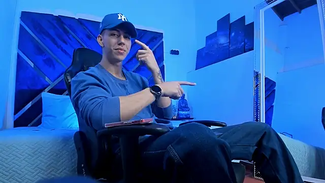 OliverThompsonJS online show from May 8, 2026, 5:24 am
