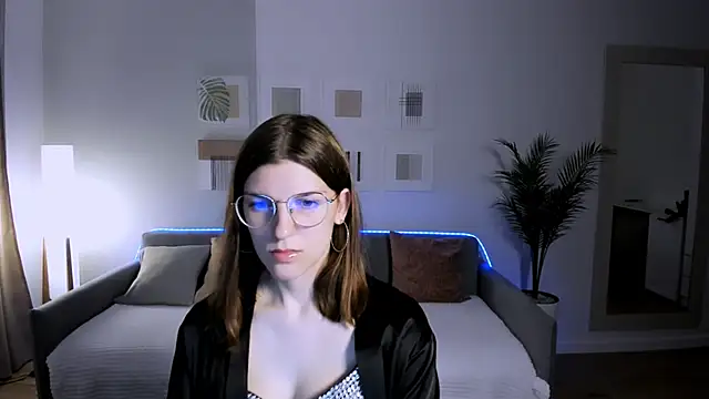 Snapshot of AnnaThorne chatting on May 14, 2026, 4:30 am AnnaThorne online show from May 14, 2026, 4:30 am
