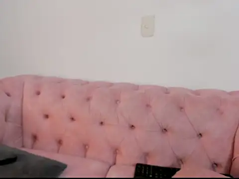 Snapshot of Melaniie_Hill chatting on April 22, 2026, 7:37 pm Melaniie Hill online show from April 22, 2026, 7:37 pm